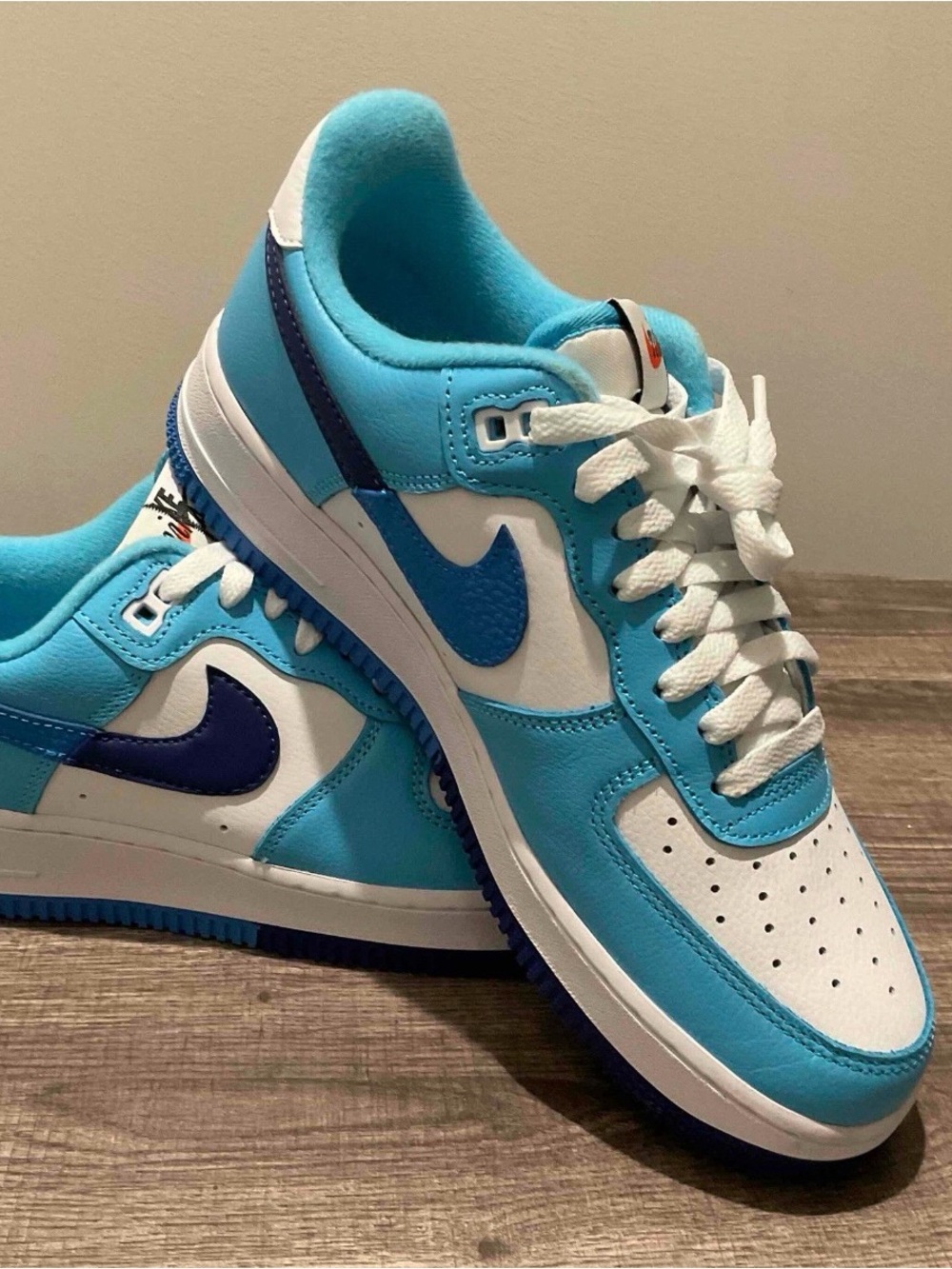 Nike Men’s Low-Top Sneakers in Light Blue, White and Dark Blue